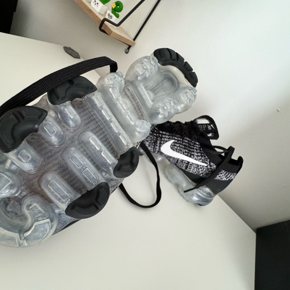 Nike W Air Vapormax Flyknit 3 US 7.5 - Picture 4 of 6